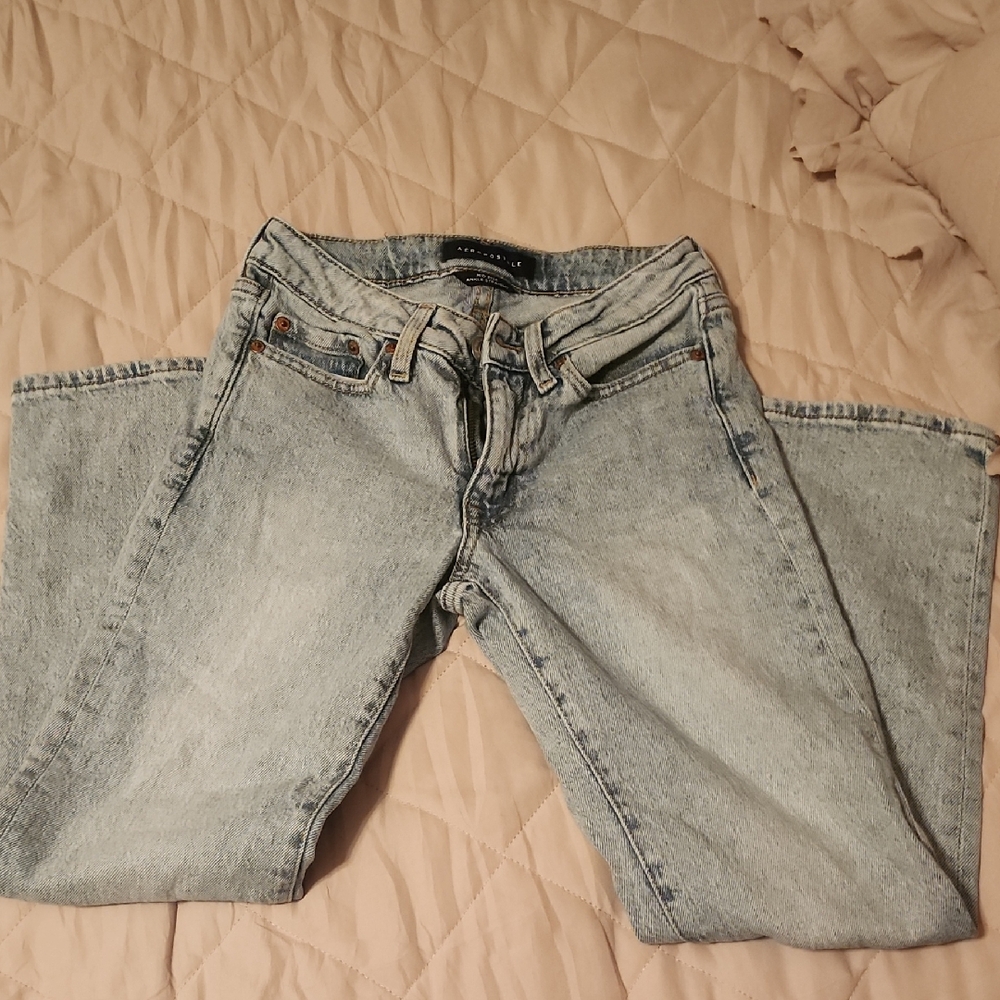 Aeropostale Women's Light Wash Straight Leg Jeans